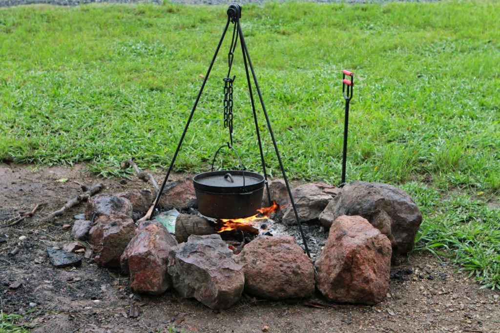 HOW TO SEASON A CAMP OVEN